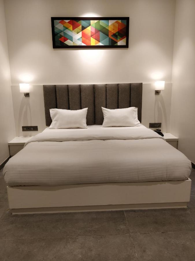 Hotel My Home Residency Нашик Екстериор снимка